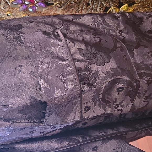 Victoria's Secret Blue Satin Jaquard Robe with Shawl Collar - Picture 5 of 10